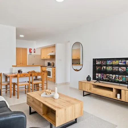 Luna By Nomads Apartament Pafos